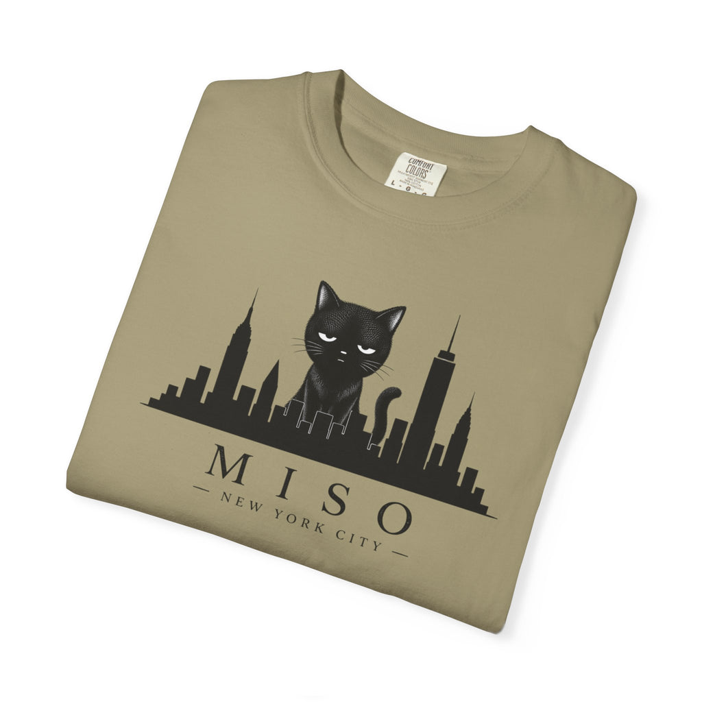 Miso the Cat™ NYC Skyline Tee – Minimalist New York City Graphic Shirt