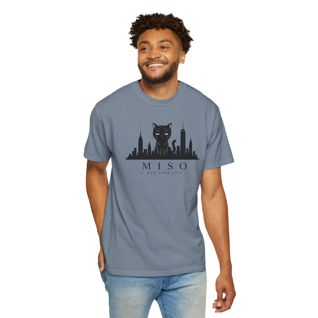 Miso the Cat™ NYC Skyline Tee – Minimalist New York City Graphic Shirt