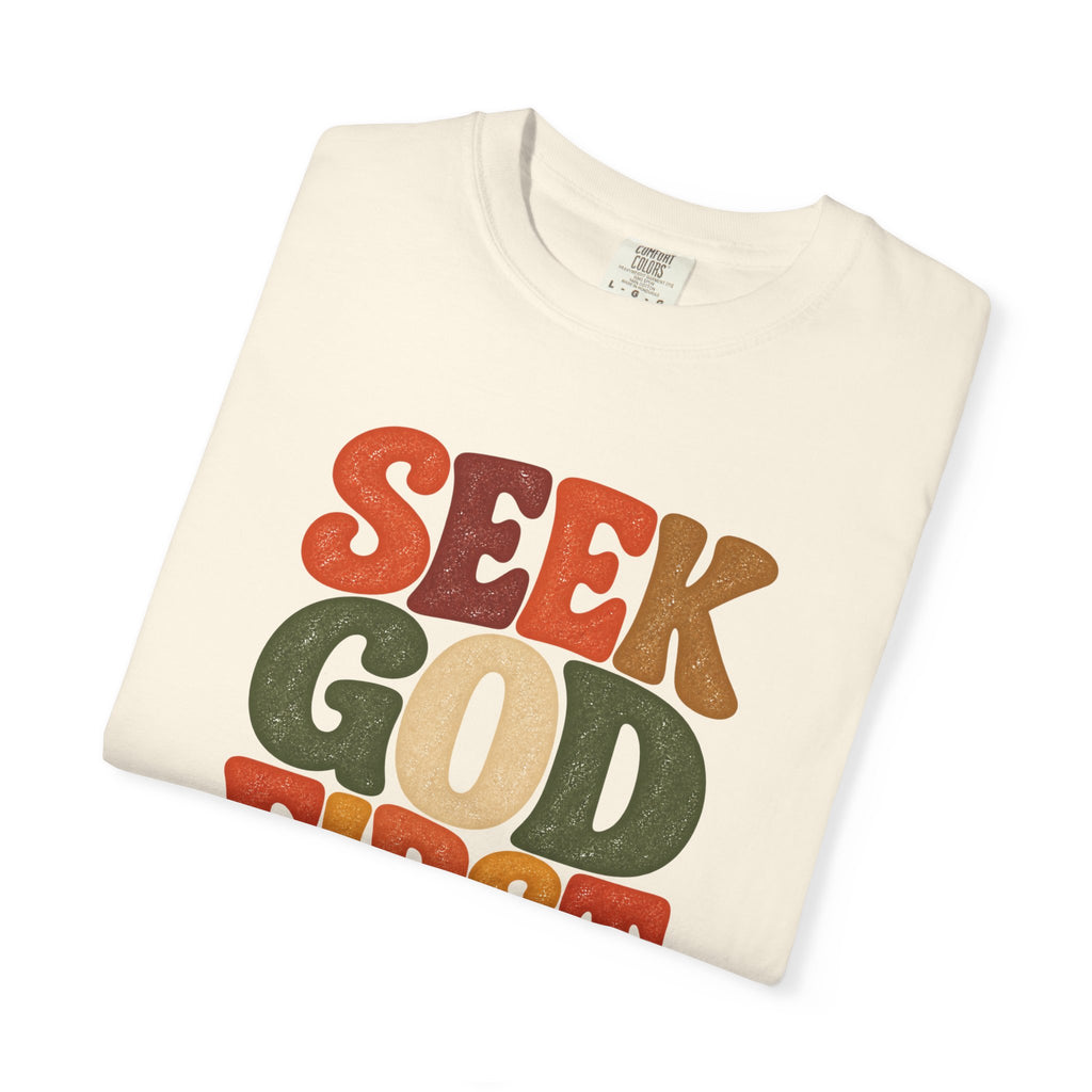 Seek God First Christian T-Shirt – Retro Faith Graphic Tee