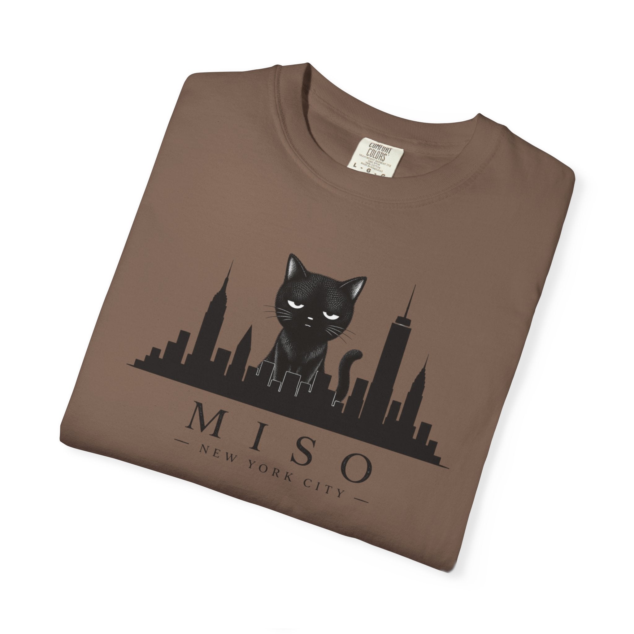 Miso the Cat™ NYC Skyline Tee – Minimalist New York City Graphic Shirt