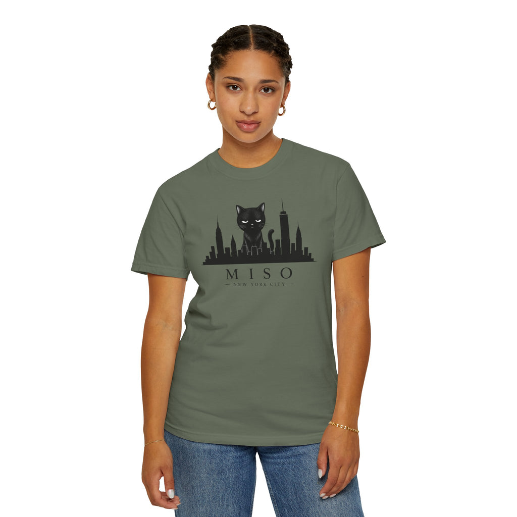 Miso the Cat™ NYC Skyline Tee – Minimalist New York City Graphic Shirt
