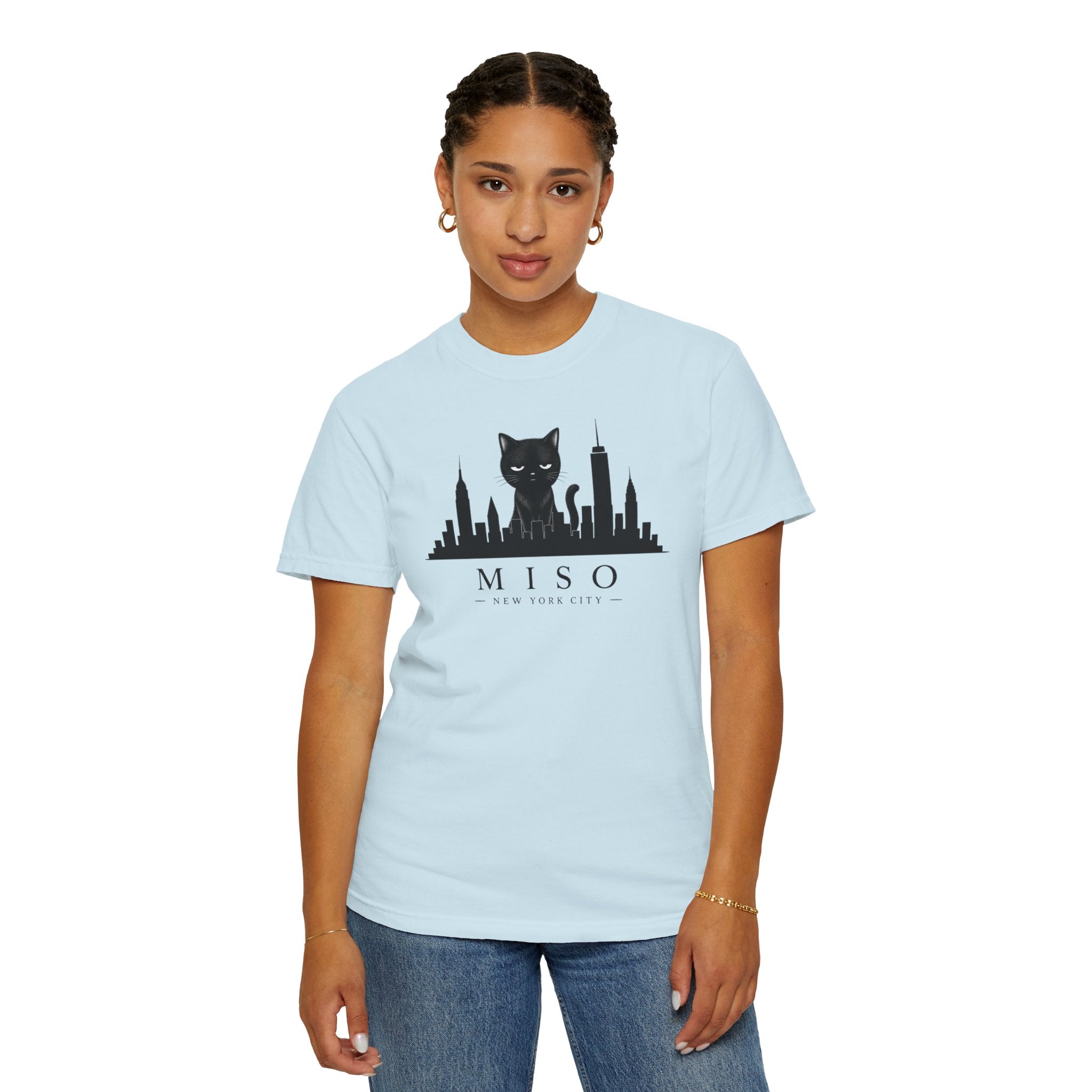 Miso the Cat™ NYC Skyline Tee – Minimalist New York City Graphic Shirt