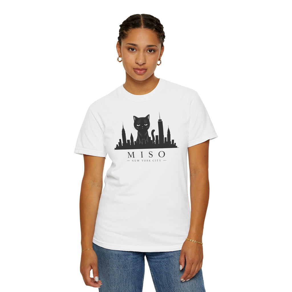 Miso the Cat™ NYC Skyline Tee – Minimalist New York City Graphic Shirt
